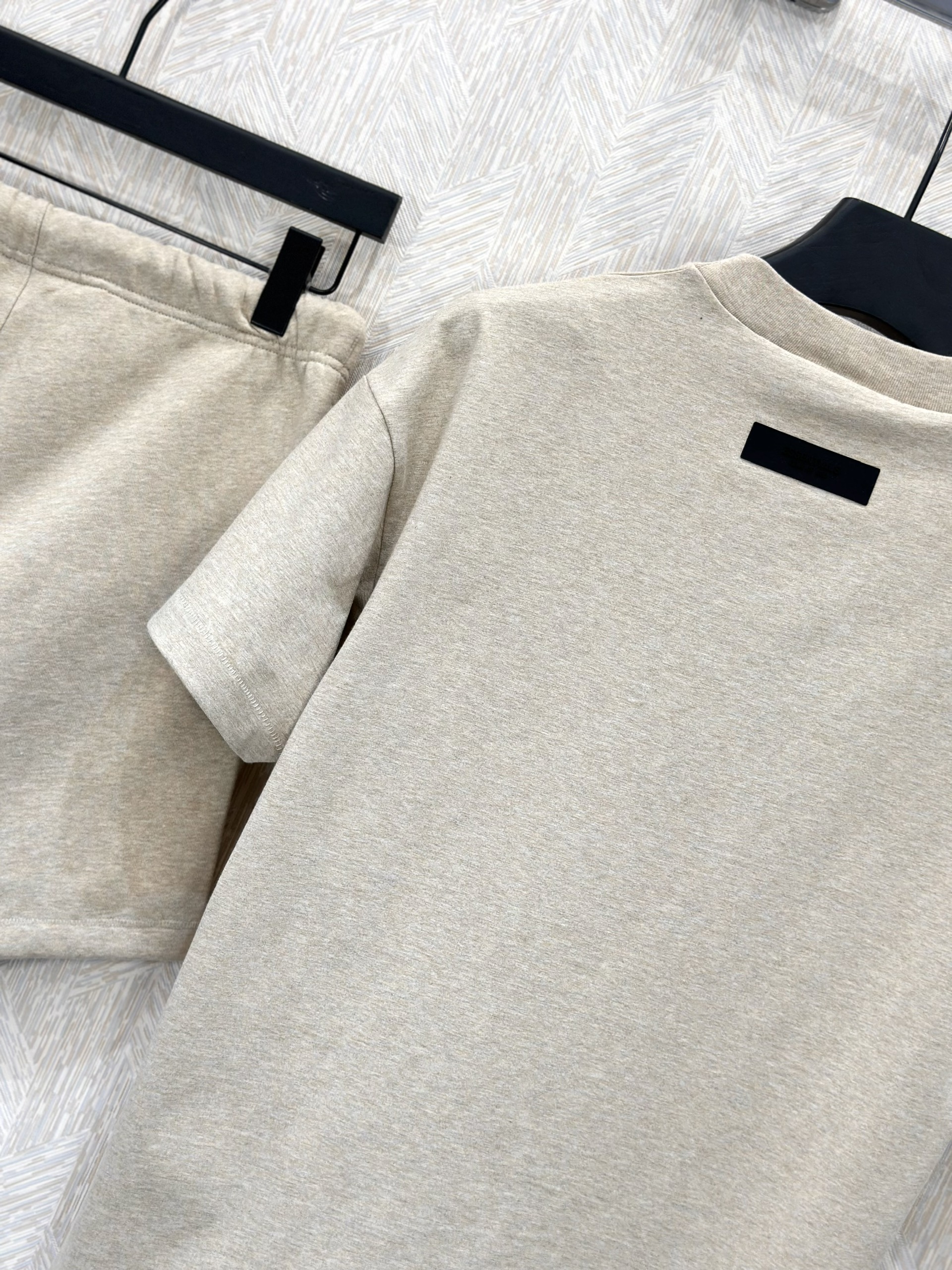 Bộ, Set hè Essentials Be logo chữ nổi Like Auth on web VTN